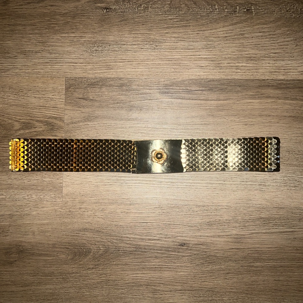 VINTAGE WOMEN’S GOLD SEQUIN STRETCH BELT WITH GOLD FLORAL BUCKLE